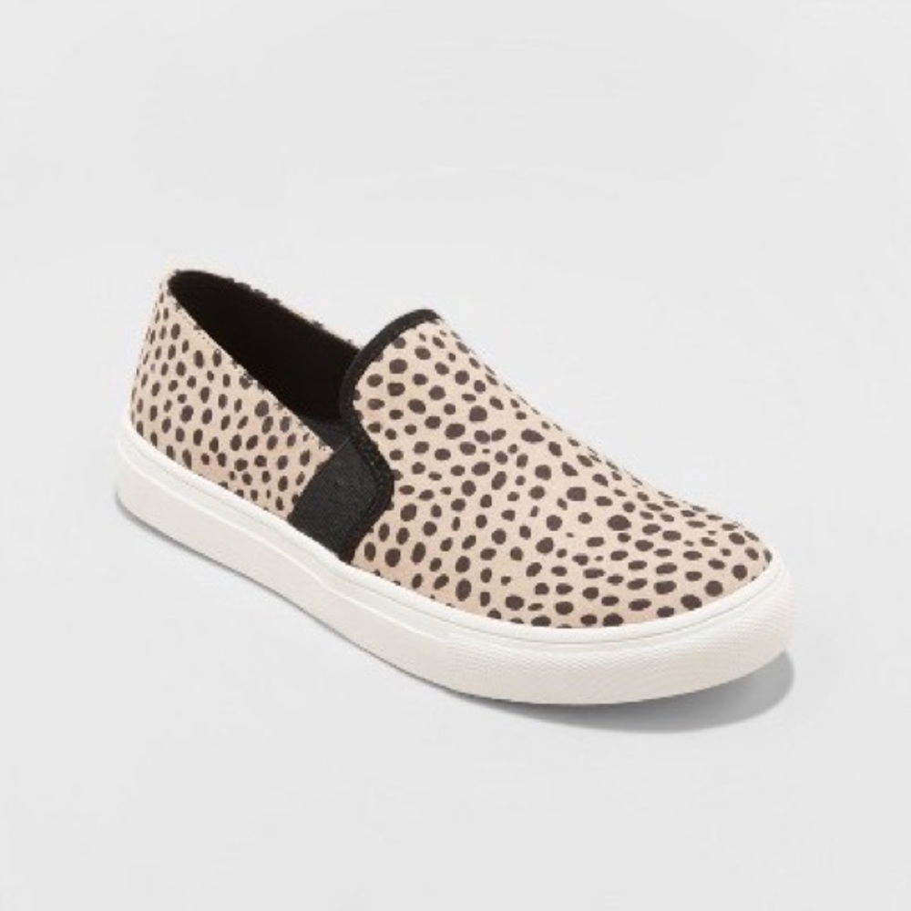NWT Universal Thread sneakers